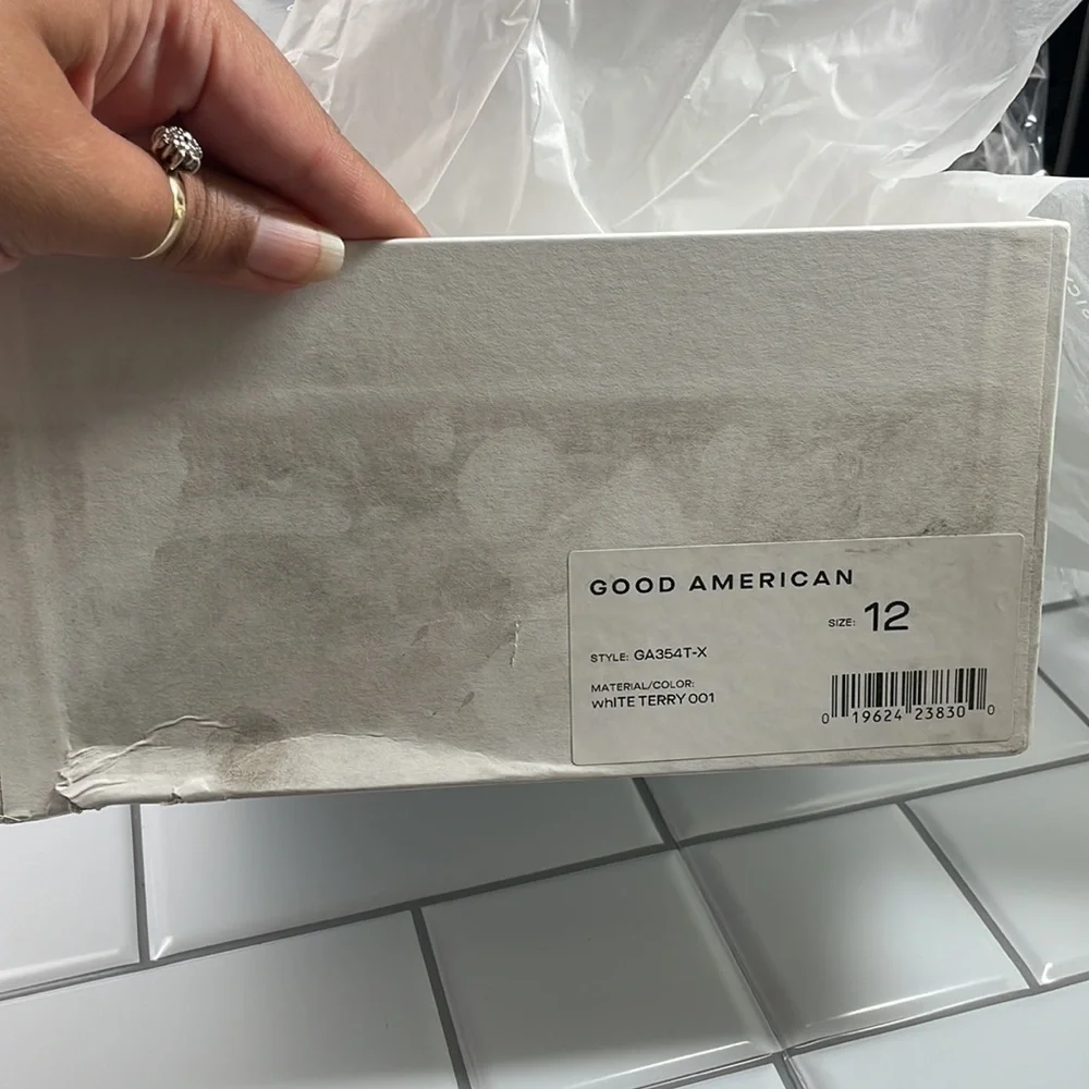 NIB GOOD AMERICAN WHITE‎ TERRY SLIP ON SANDALS